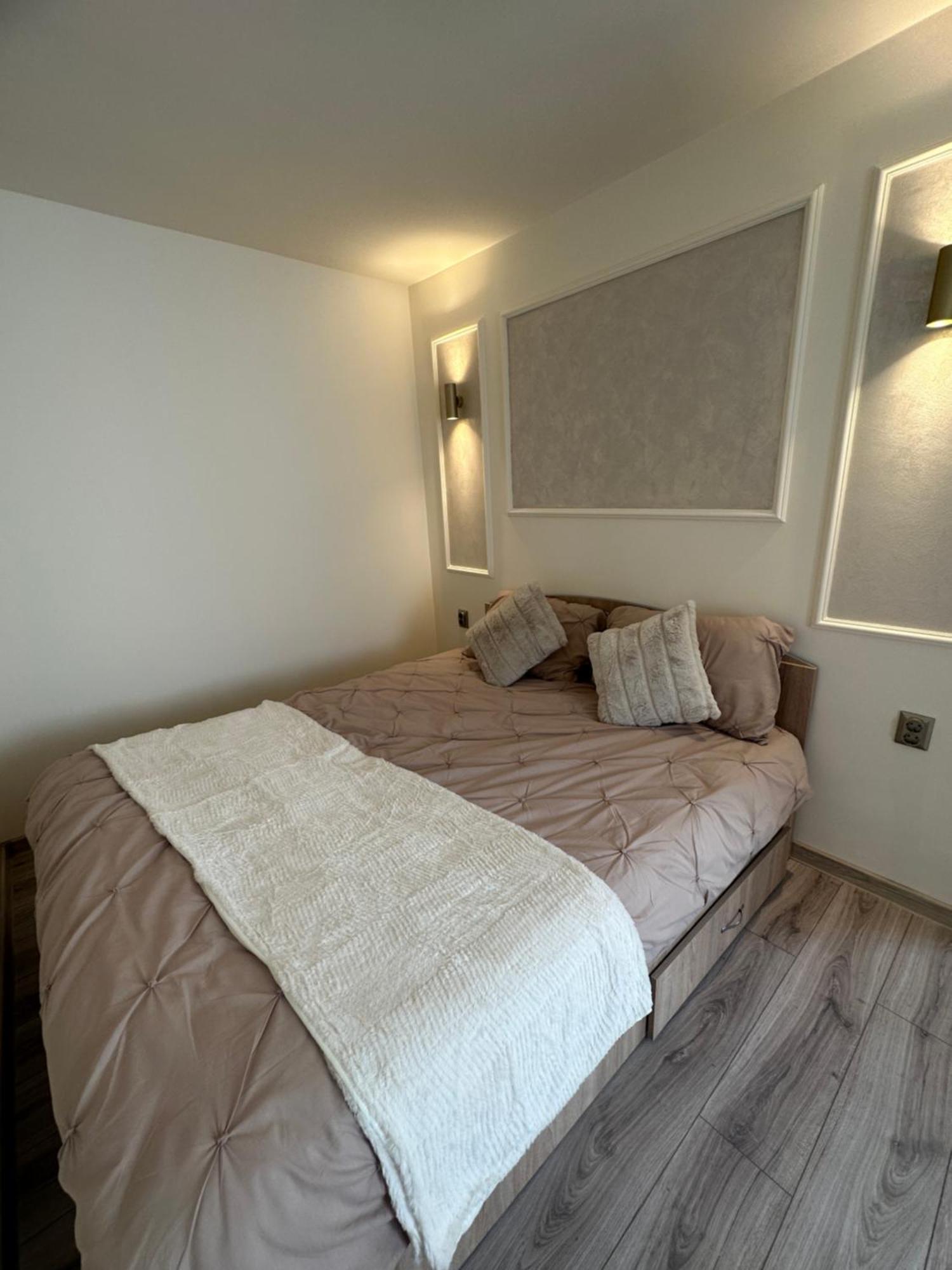 Angel House Apartment Дева Екстериор снимка