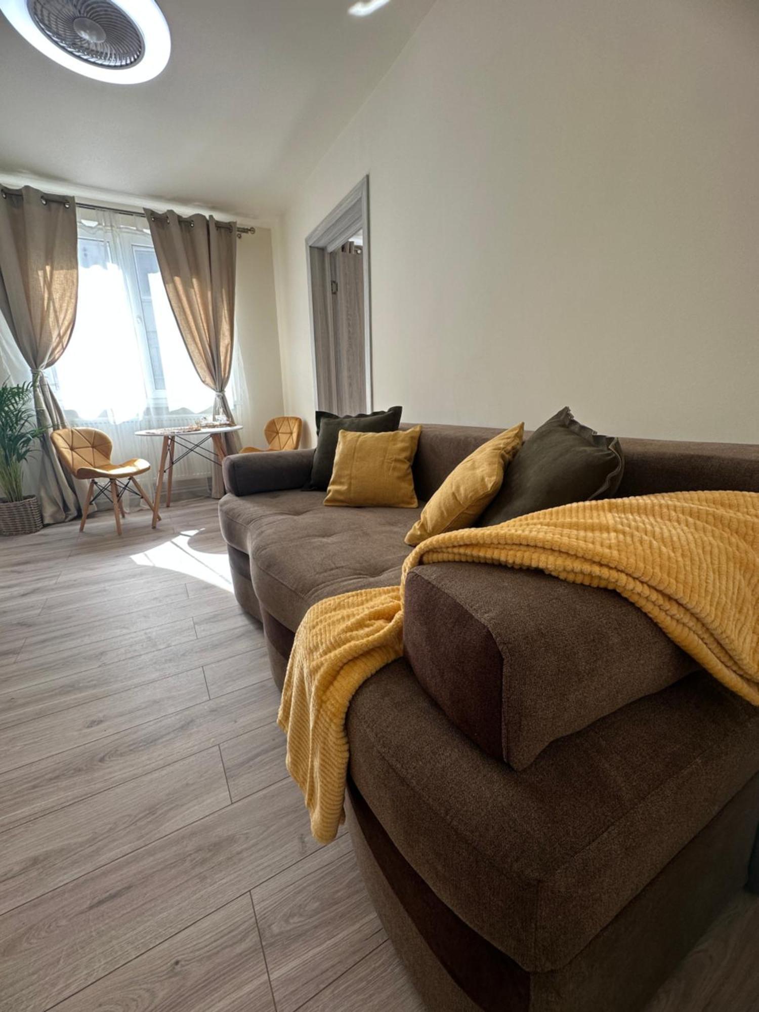 Angel House Apartment Дева Екстериор снимка