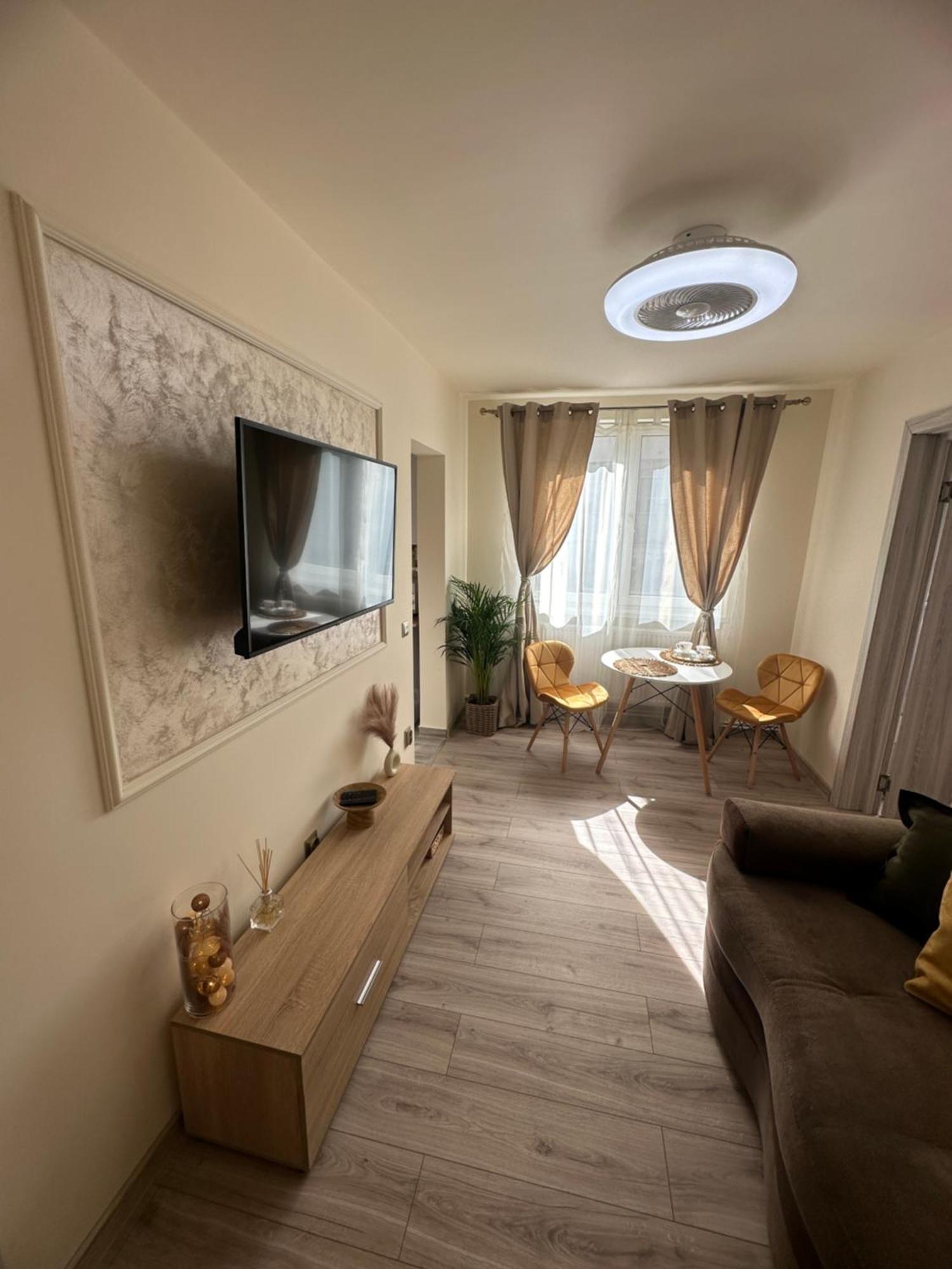 Angel House Apartment Дева Екстериор снимка