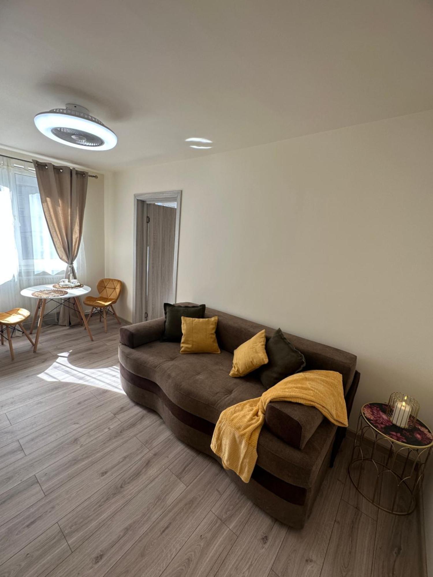 Angel House Apartment Дева Екстериор снимка